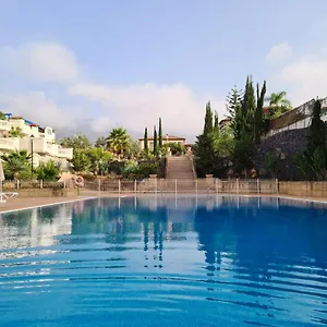 lujo-confort-y-relax-con-vistas-a-piscina.tenerifehoteles.net/